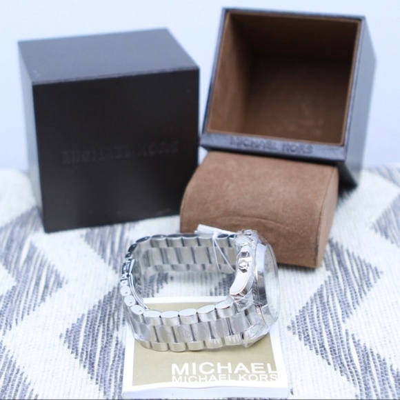 NWT Authentic Michael Kors Bradshaw Silver Watch - Picture 2 of 7